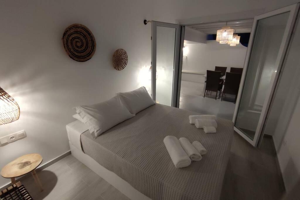 Eolia Luxury Suites Andros Batsíon Exterior photo